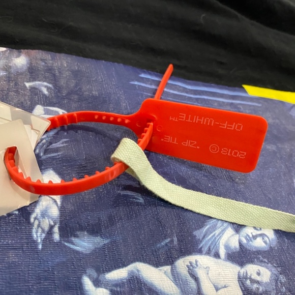 Off White Caravaggio T-Shirt - Picture 4 of 8